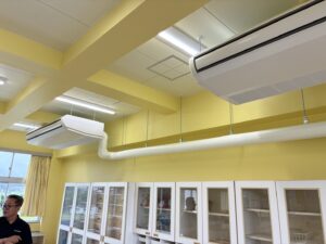 小学校の空調設備