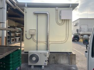 従業員食堂の厨房／プレハブ冷蔵庫更新工事