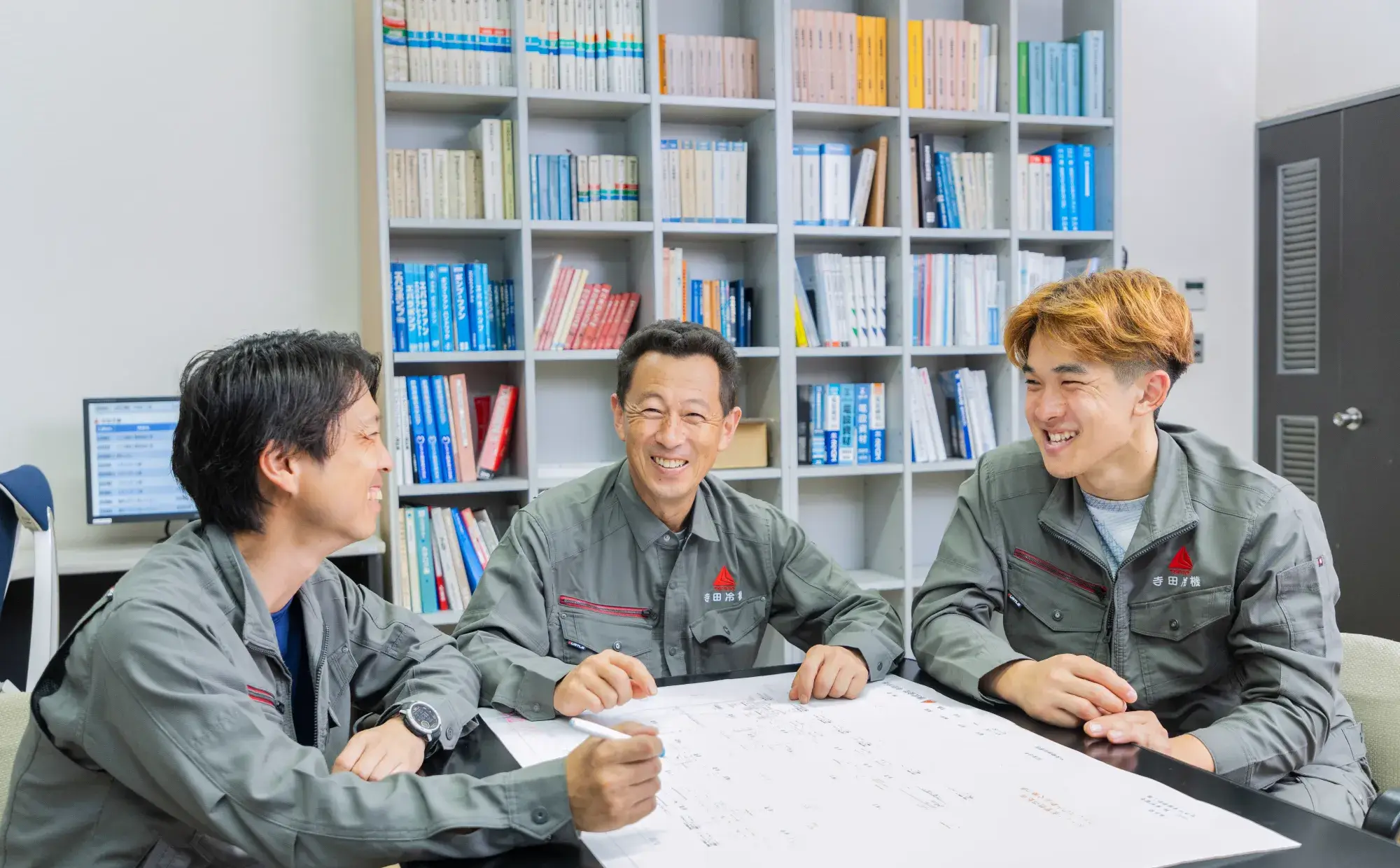 整理整頓された事務所 年代を超えて繋がる絆